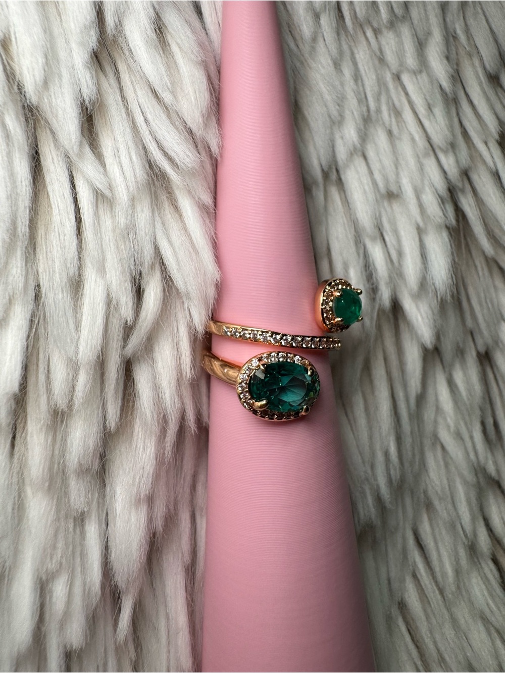 Gorgeous ring - Picture 3 of 5